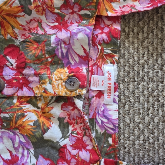 Floral Ruffle sleeve top - Picture 4 of 7